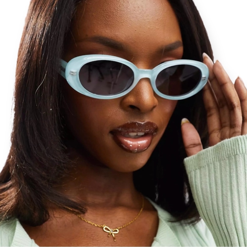 QUAY Felt Cute Sunglasses Pastel Mint Frame Grey Lens Retro Unisex NWT